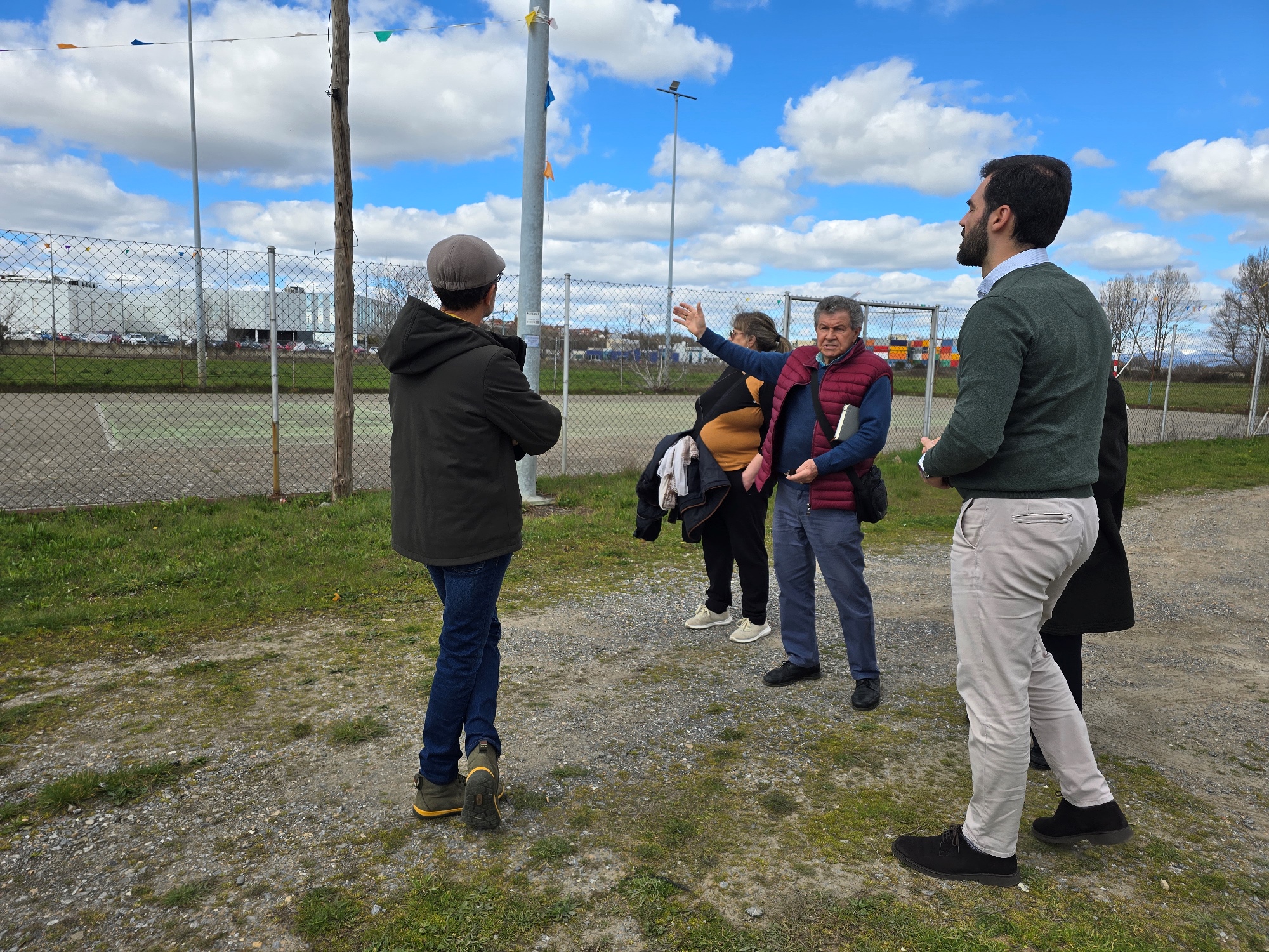 El PP municipal denuncia que Diez se olvida de Armunia, un barrio ahogado por la deuda de 280.000 euros heredada del pedáneo socialista
