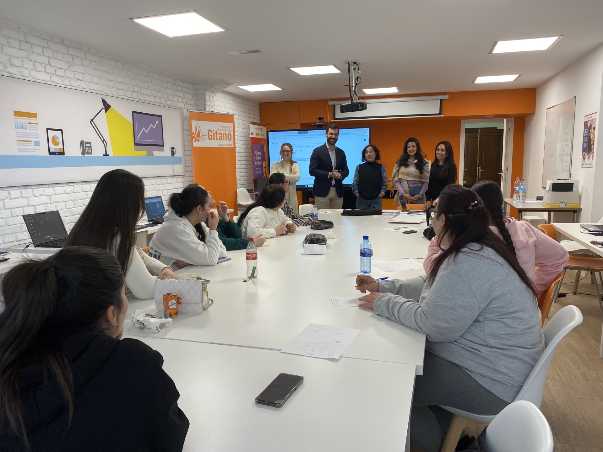 El PP municipal visita la Fundación Secretariado Gitano, que nació en León, cuando celebra 600 años de la presencia de este pueblo en España