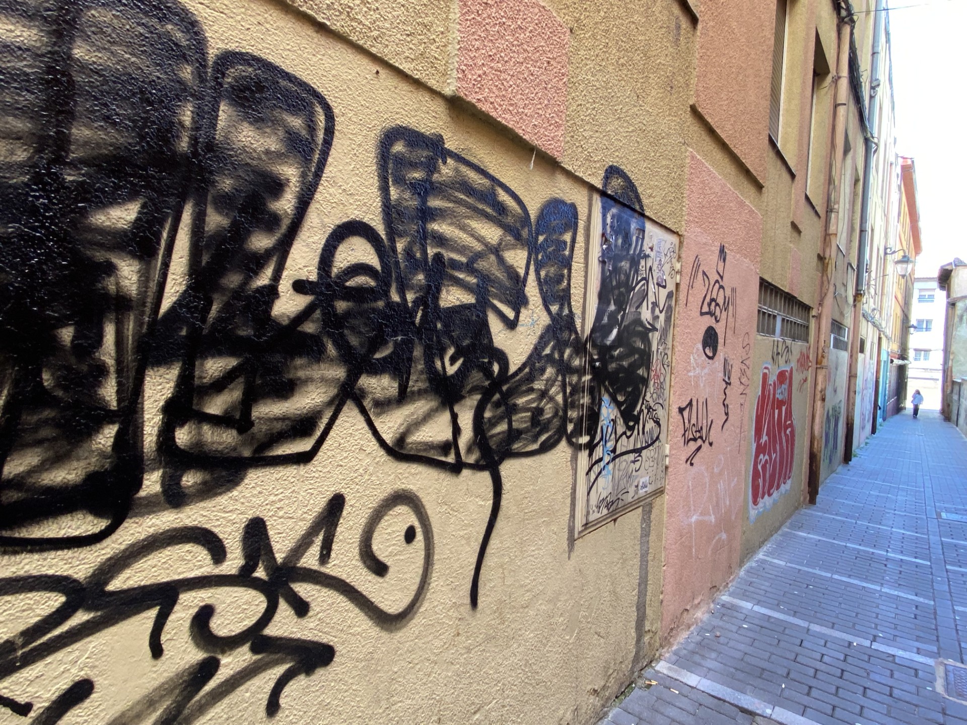 Leoneses y visitantes podrán ‘disfrutar’ de un Casco Histórico lleno de pintadas y grafitis en Semana Santa, la fecha más concurrida de León