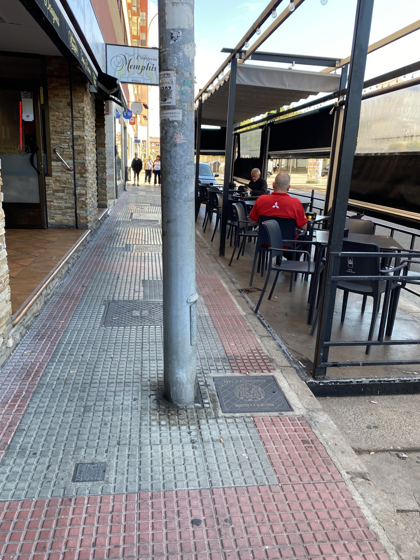 El Partido Popular llevará a la Comisión de Urbanismo la urgencia para reubicar las farolas del Polígono X que impiden el paso por las aceras