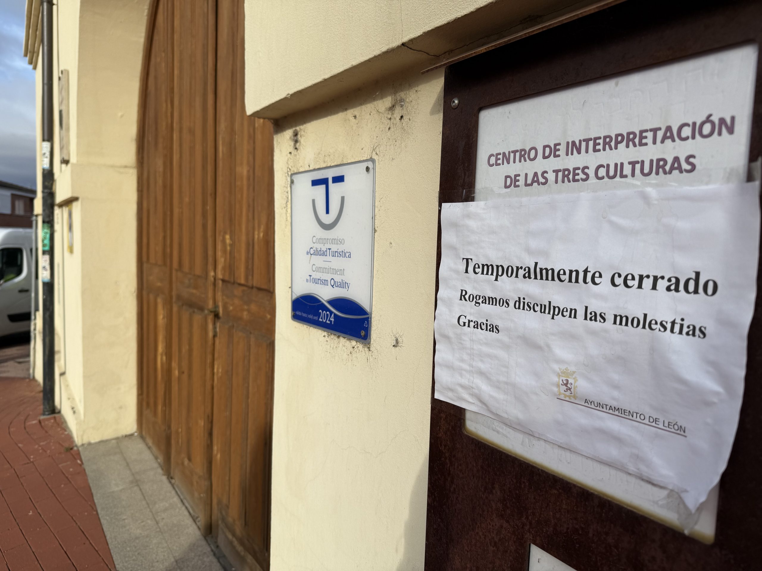 El Centro de Interpretación de las Tres Culturas de Puente Castro vuelve a estar cerrado, mientras el  gobierno de Diez evita cualquier explicación