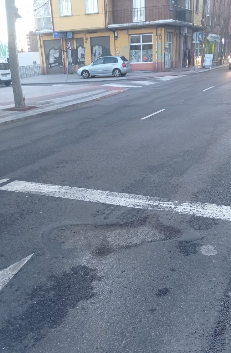 El PP municipal urge de nuevo a Diez a poner fin a la degradación del asfalto en el municipio, con numerosas calles llenas de baches y socavones  