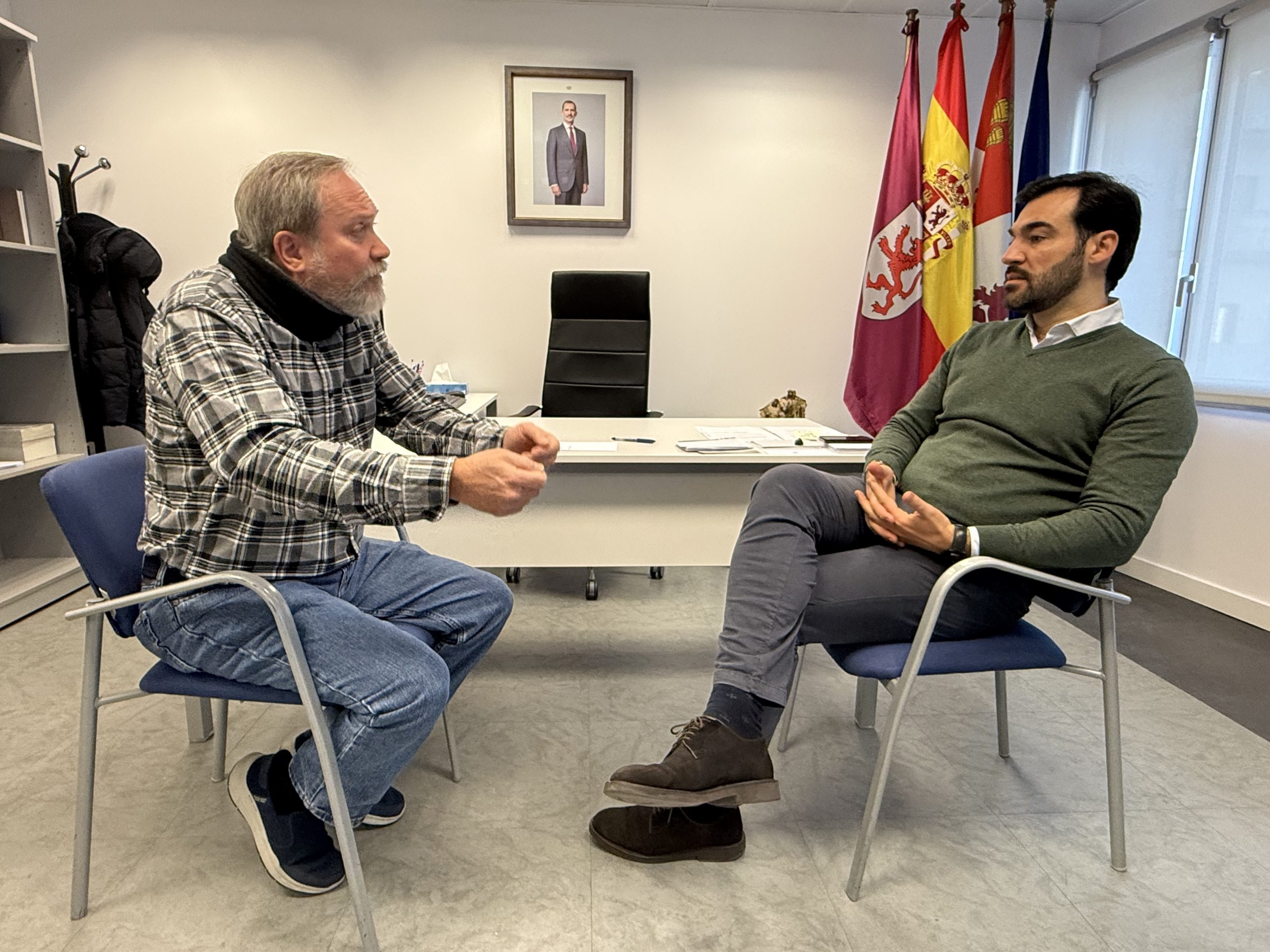 David Fernández se reúne con el portavoz de los venezolanos de León y recuerda la responsabilidad que tiene España para democratizar al país caribeño