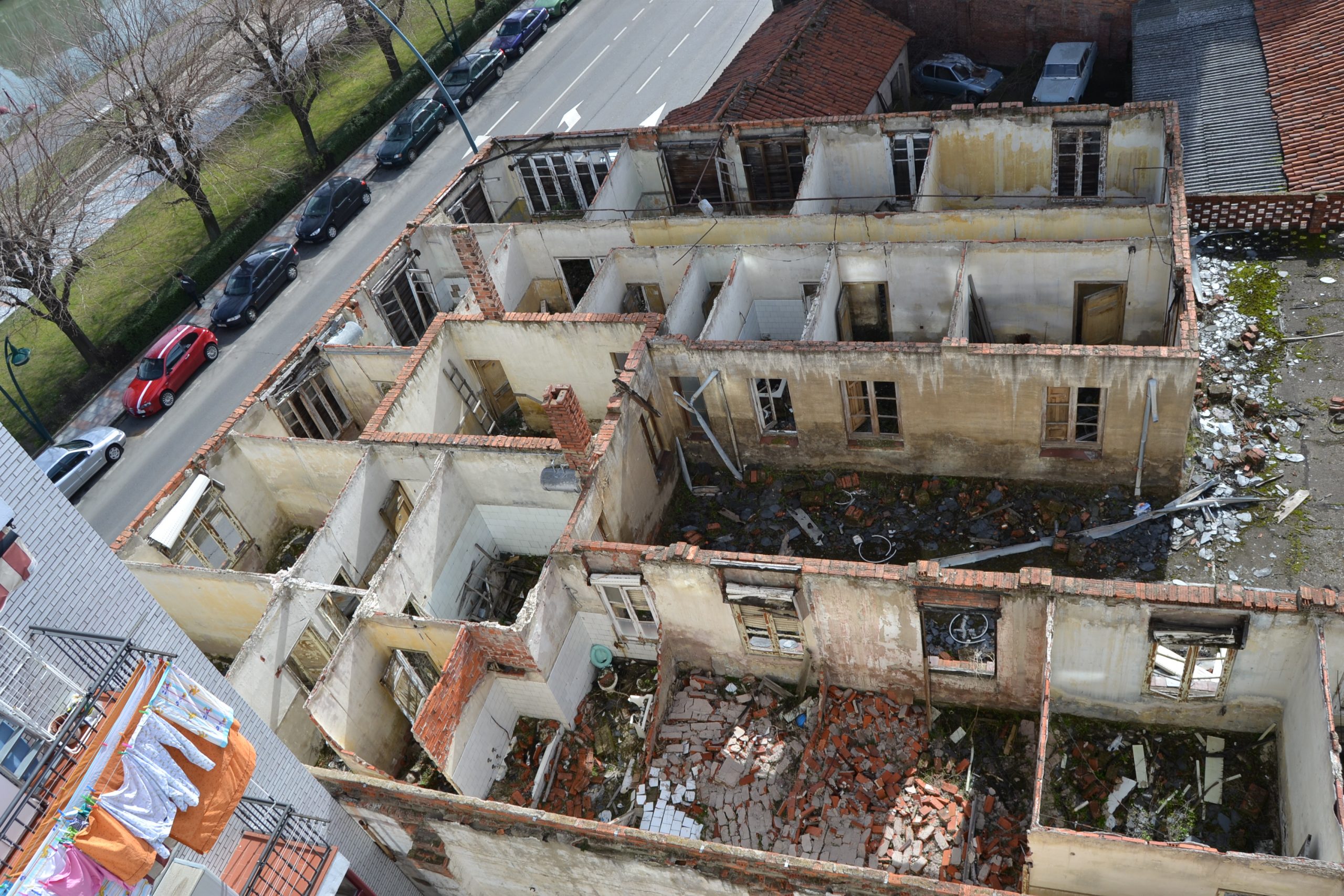 El PP municipal exige la demolición urgente del edificio de Bodegas Armando ante su grave estado