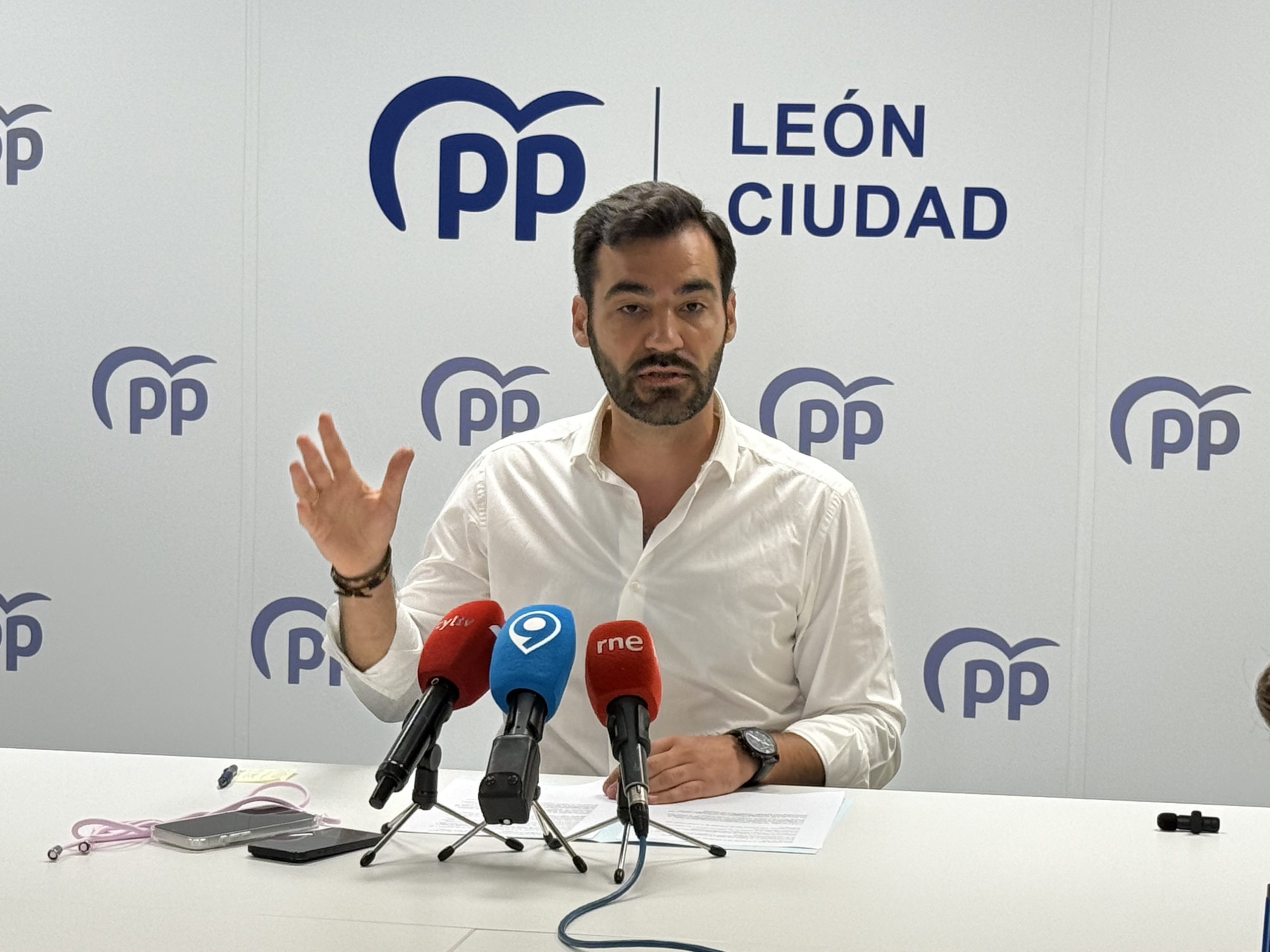 “El PP no va a blanquear con su voto a favor ni con la abstención la gestión negligente de Diez, que ha provocado graves perjuicios económicos a León”